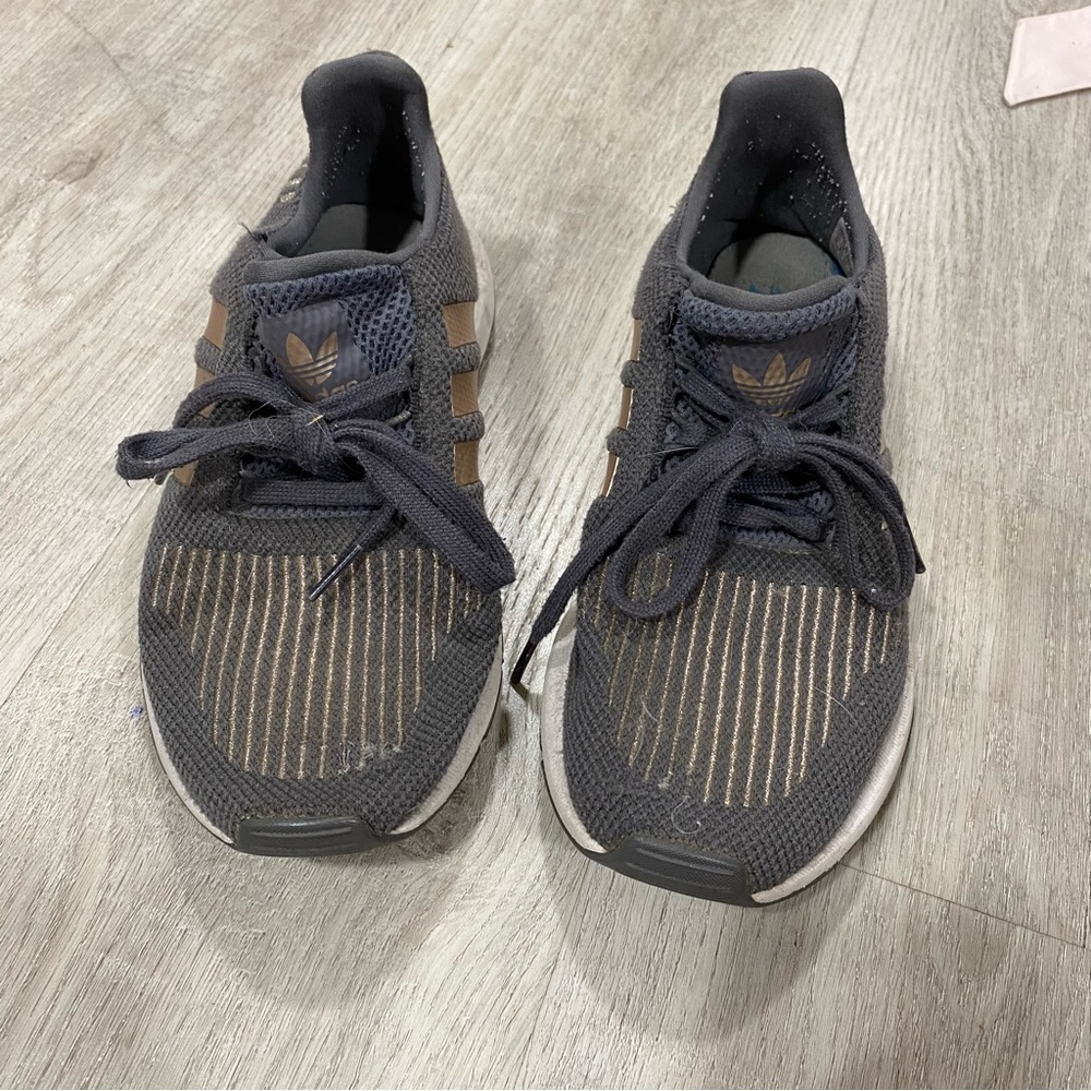 Adidas Swift Run Gray & Rose Gold Sneakers Size 5